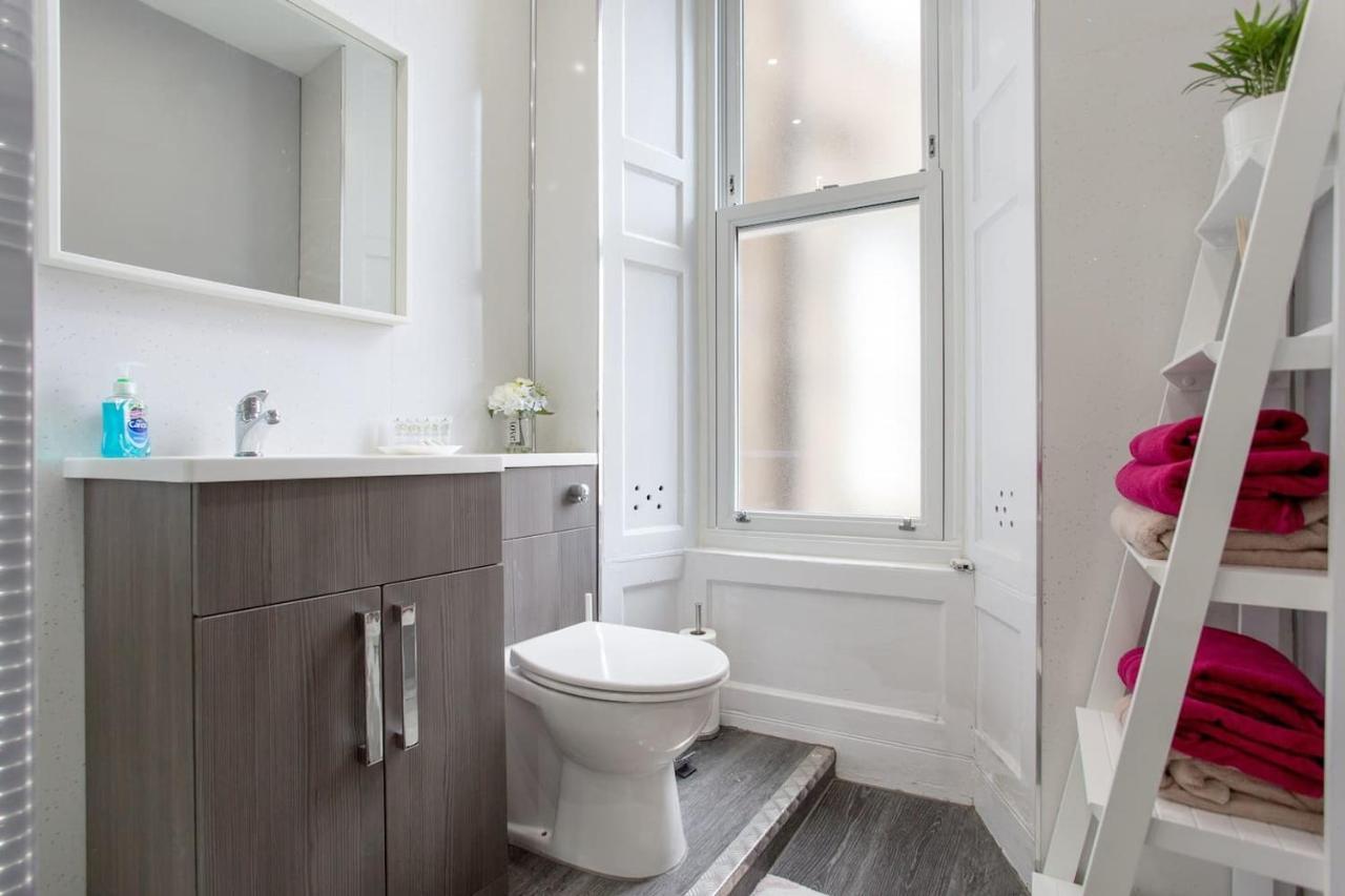 Stunning 2-Bed Apartment In Central Edimburgo Exterior foto